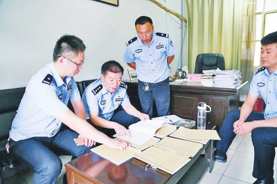 男子身負(fù)命案躲藏15年 靠拾廢品、打零工生活