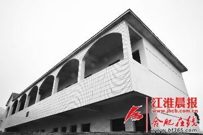 事發(fā)小學(xué)。晨報記者 高博 攝