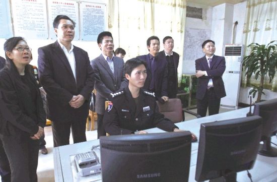 國家民政部農(nóng)村社區(qū)驗收評估組對南海區(qū)農(nóng)村社區(qū)建設(shè)進行檢查驗收。