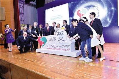 3月19日，中國首個(gè)器官捐獻(xiàn)志愿者登記網(wǎng)站（www.savelife.org.cn）正式啟動(dòng)，器官捐