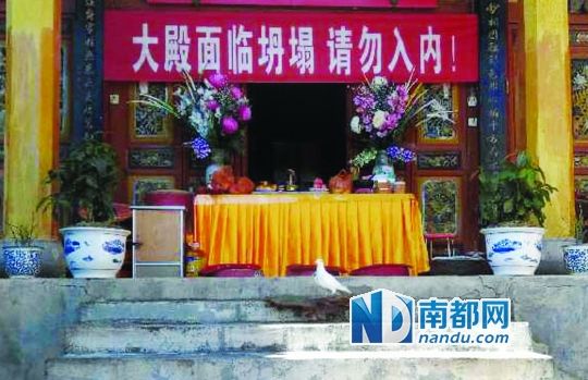 　照光寺在致歉微博中稱，該寺位于蒼山之上，年久失修，且沒有防火通道。