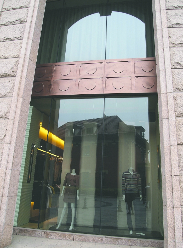 成都新東方千禧大酒店內(nèi)，曾銷售假冒LV產(chǎn)品的店鋪