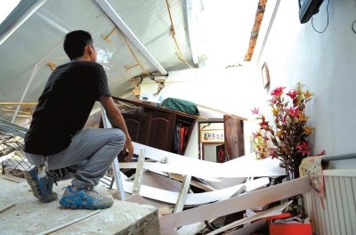 家中成為一片廢墟。記者 趙思衡/攝