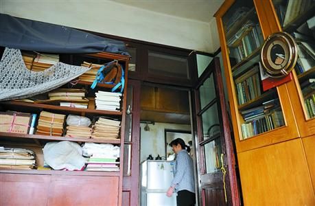 老人生活簡(jiǎn)樸,平時(shí)有保姆照顧 老人生活簡(jiǎn)樸,平時(shí)有保姆照顧