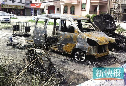 涉事面包車燒剩鐵殼。