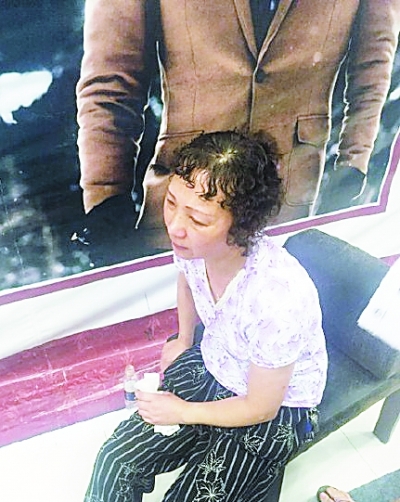 遇難女子家屬很悲傷。