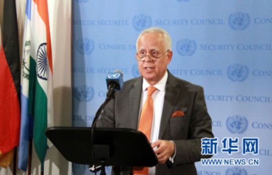 12月12日，在美國紐約聯(lián)合國總部，安理會本月輪值主席、摩洛哥常駐聯(lián)合國代表盧利什基向媒體宣讀聲明。聯(lián)合國安理會12日發(fā)表媒體聲明，對朝鮮發(fā)射衛(wèi)星的行為表示譴責。 新華社記者林瓊攝