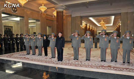 金正恩來到錦繡山太陽宮。圖片來源：朝中社