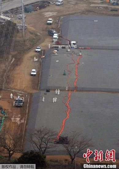 東京電力公司福島第一核電站一儲水池4月5日發(fā)生污水泄漏事故，維修人員自4月6日起，開始使用5臺水泵進(jìn)行污水轉(zhuǎn)移作業(yè)，目前已成功轉(zhuǎn)移13000噸污水，但是仍有47噸發(fā)生了泄露。事故發(fā)生3天以來，泄漏污水總量約167噸。