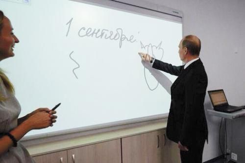 普京畫(huà)了一只抽象的貓。