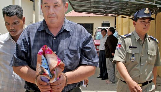 邁克爾·佩佩在柬埔寨被逮捕。