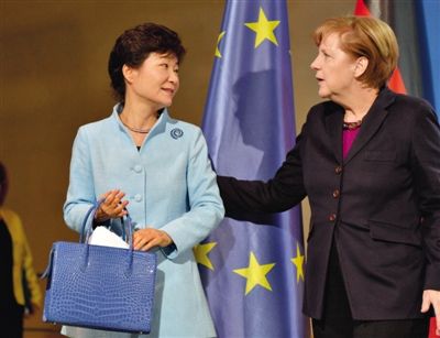 26日，默克爾與來訪的樸槿惠會晤。