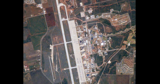 美國(guó)一架客機(jī)因機(jī)艙壓力異常緊急迫降(圖)