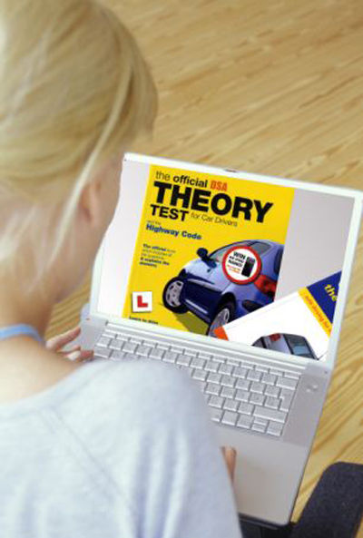 駕駛標(biāo)準(zhǔn)局的發(fā)言人稱，駕照申請通過率低證明了英國駕駛安全系數(shù)高。