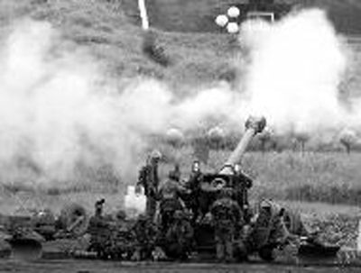 24日，日本陸上自衛(wèi)隊(duì)在進(jìn)行演練