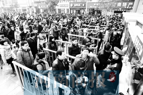 節(jié)后，鄭州火車站迎來旅客返程高峰