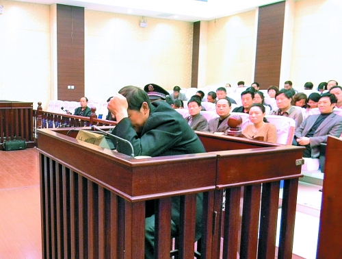 庭審中，楊某一直沒有抬頭。