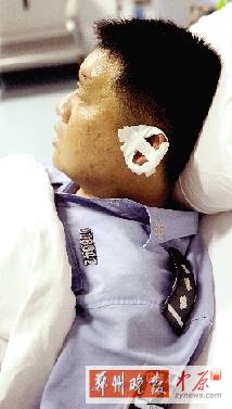 三輪車(chē)突然拐彎撞上