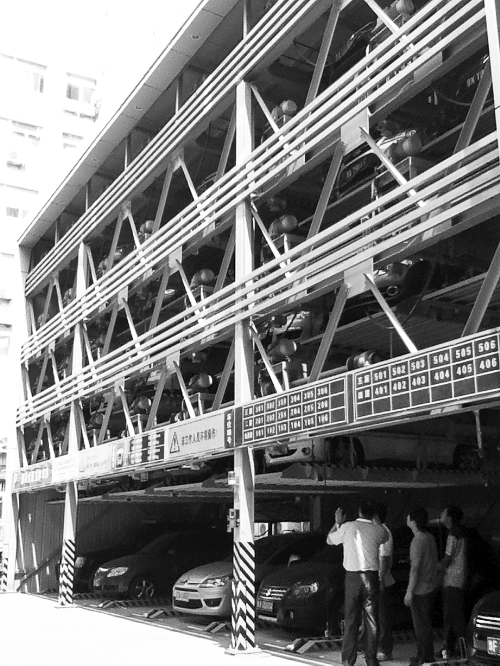 　鄭州新建的28座立體車庫，多數(shù)沒有規(guī)劃許可證