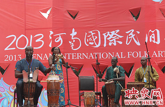 塞內(nèi)加爾羅斯和旋律鼓團(tuán)的精彩節(jié)目 塞內(nèi)加爾羅斯和旋律鼓團(tuán)的精彩節(jié)目