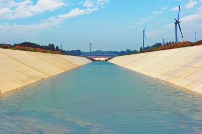 圖為已經(jīng)竣工的南水北調(diào)中線工程方城段。