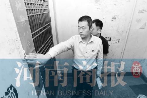 　來(lái)到馬某家，法官被拒之門外