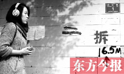 昨日，東方今報記者走訪農業(yè)路沿線，看見“拆”字已上墻