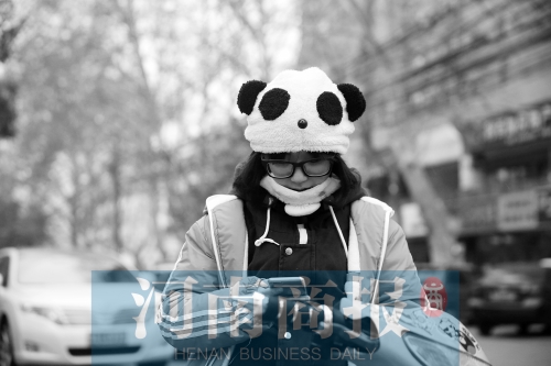 氣溫降了下來，不少人出行都裝備整齊