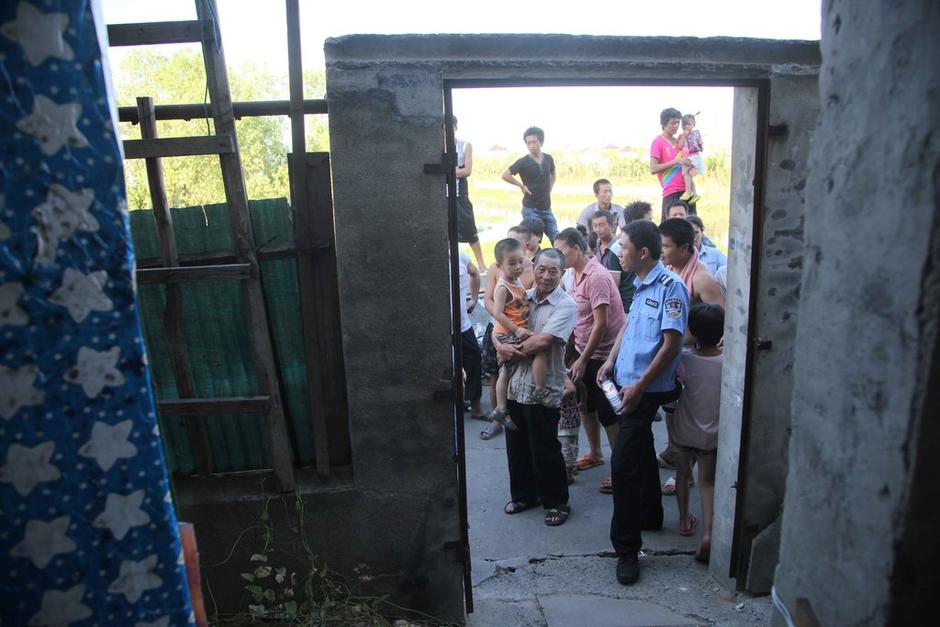 2013年08月06日消息，浙江省嘉興市秀洲區(qū)油車港鎮(zhèn)濮家灣村蠟燭浜一帶，是典型的城中村。村中農(nóng)民房被分隔成許多間出租給附近打工者。