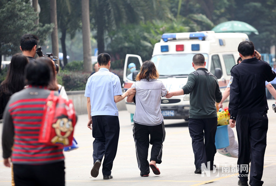 女子脫衣跳樓討薪 女子脫衣跳樓討薪