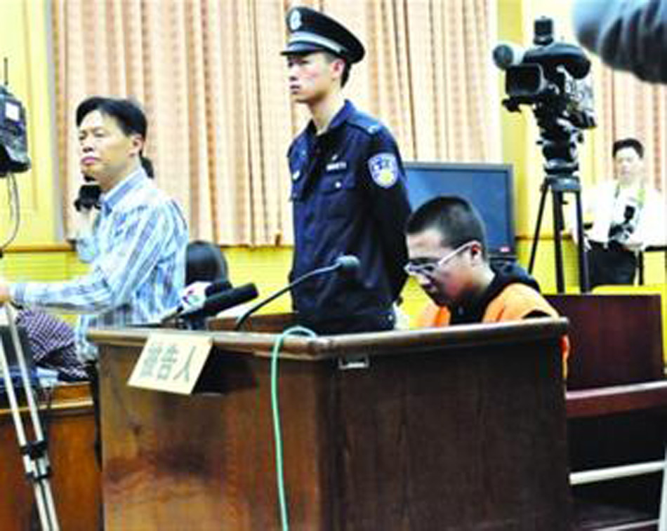 大學(xué)生撞死5名養(yǎng)護(hù)工案開(kāi)庭