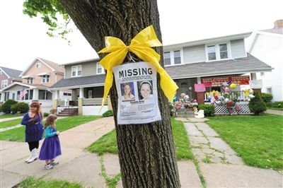 7日，當(dāng)?shù)貙ふ胰⒌膯⑹逻€在原處。