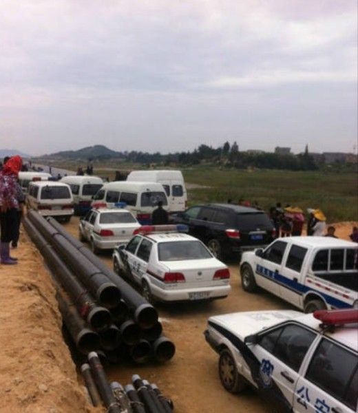 網(wǎng)傳泉州村民押特警 網(wǎng)傳泉州村民押特警