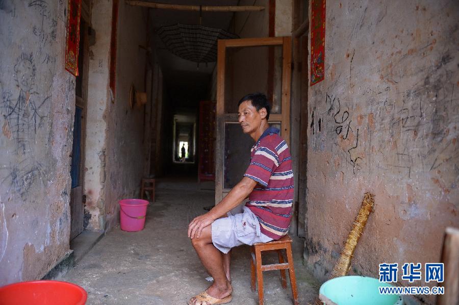 農(nóng)場棚戶區(qū)的最后留守家庭：留下的是回憶，迎來的是幸福