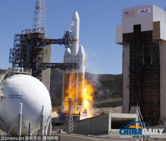 地時(shí)間2013年8月28日,在美國加州范登堡空軍基地,美國最大的“德爾塔IV”型重型火箭發(fā)射升空,將一顆機(jī)密間諜衛(wèi)星送入太空。