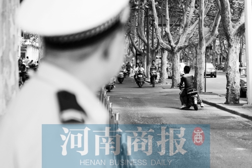 有警察，趕緊掉頭！