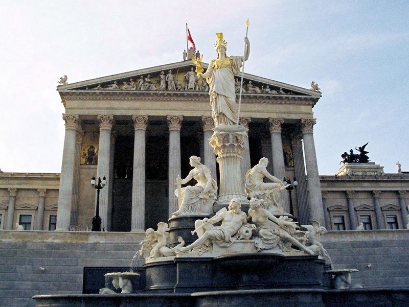 出行去哪兒不用愁 細(xì)數(shù)全球春季實惠旅行地