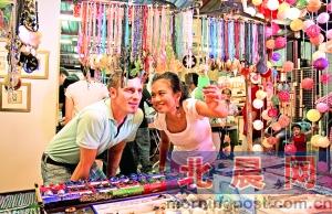 更多的購物樂趣要在夜市、跳蚤市場中慢慢發(fā)掘。