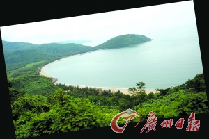 長長的沙灘海岸。