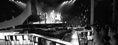 　　晚上的clubmed里有各種歡樂演出?！? oldsrc=