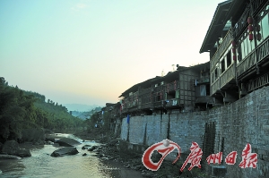 　　夕陽下的古鎮(zhèn)?！? complete=