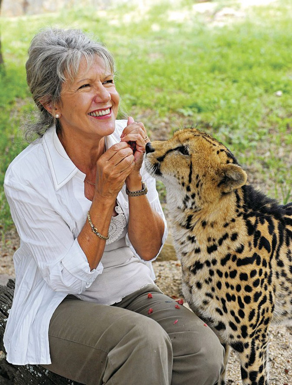 　　自然保護(hù)區(qū)、瀕危動(dòng)物 中心、奢華營地酒店,無一不是Lente女士熱愛動(dòng)物和大自然的杰作