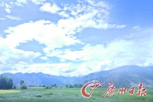 途中的大河煙波浩渺。