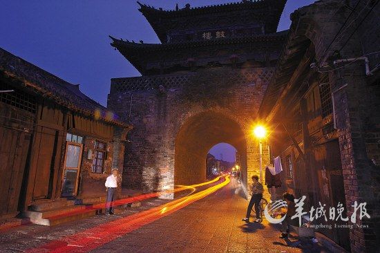 夜幕中的洛陽老城,依然被歲月填滿 夜幕中的洛陽老城,依然被歲月填滿