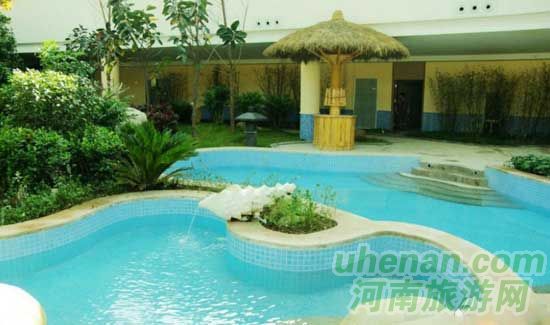 深秋去堯山賞紅葉、泡溫泉、拜大佛