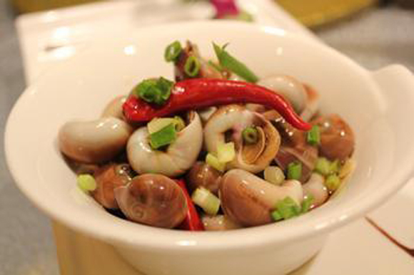 上磨村黑龍?zhí)短厣\魚(yú)宴