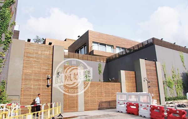 林青霞獲老公贈價值9億多“皇宮”，圖為林青霞豪宅大門口。