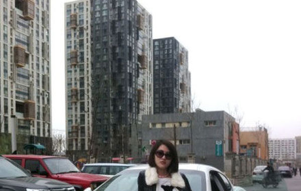 郭美美的座駕瑪莎拉蒂購(gòu)于2011年4月2日，購(gòu)車款為240萬(wàn)元。