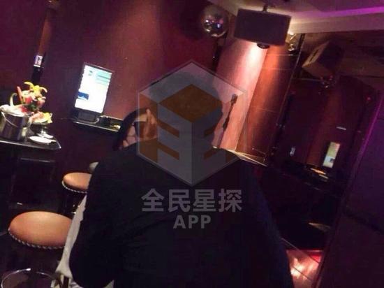 網(wǎng)絡(luò)曝光的田源激吻照，田源稱是角度問(wèn)題