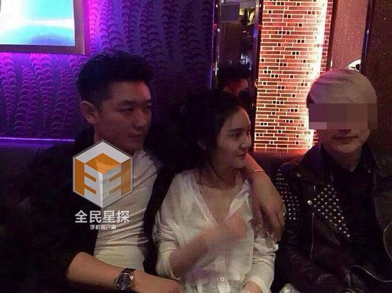 田源摟著激吻門女主，自稱是在勸架